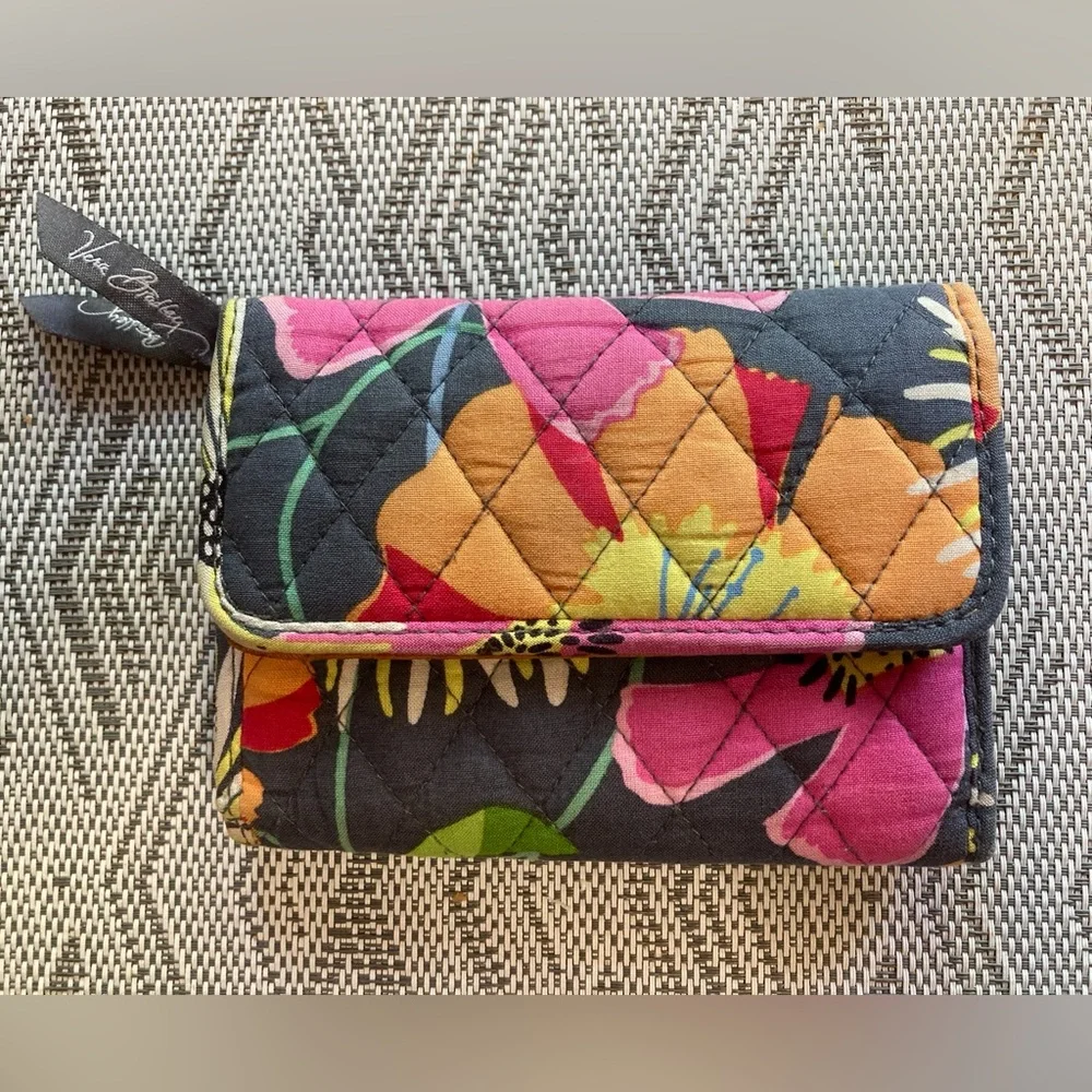 Vera Bradley Pink and Orange Quilted Wallet preowned - Picture 1 of 6